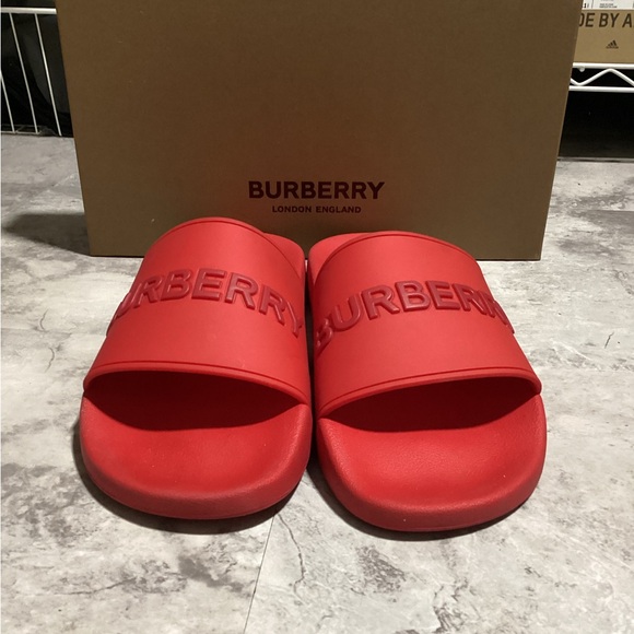 Red Burberry logo slides - Picture 2 of 2
